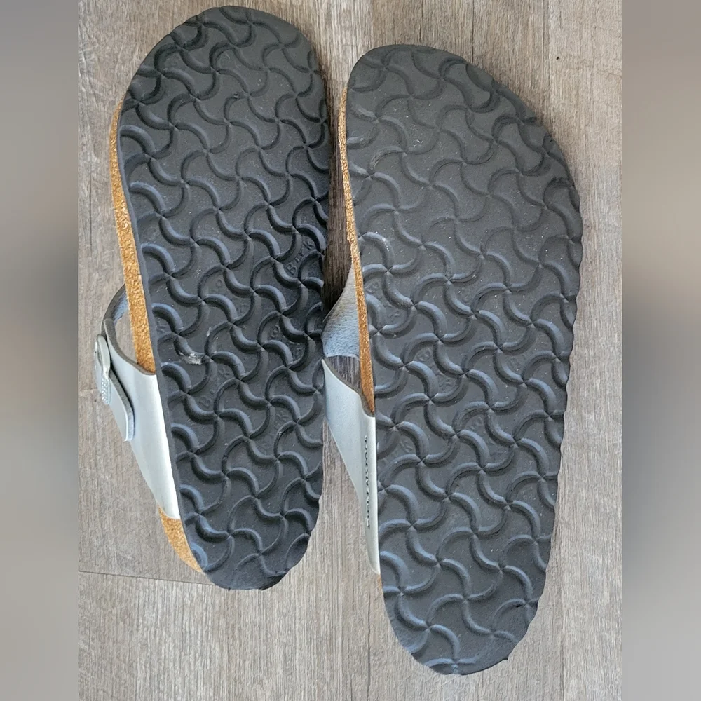 Birkenstock Gizeh Silver size9-9.5 EU40 - Picture 2 of 4